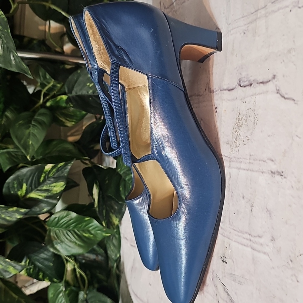 Monique Made In Spain NWT Blue Heels Classic T-Strap Design Size 6